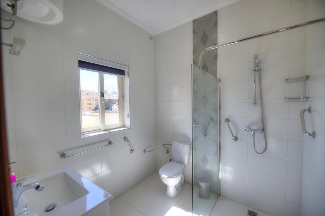 Beautifully Furnished Seafront 4 Bedrooms Goslm-4 Sliema Esterno foto